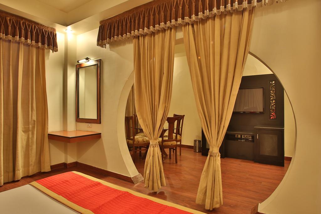 Hotel The Grand Chandiram Кота Екстериор снимка